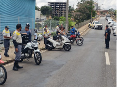 Em operação especial, Semuttran, GCM e PM fiscalizam 85 motos na avenida Dr. Paulo de Moraes